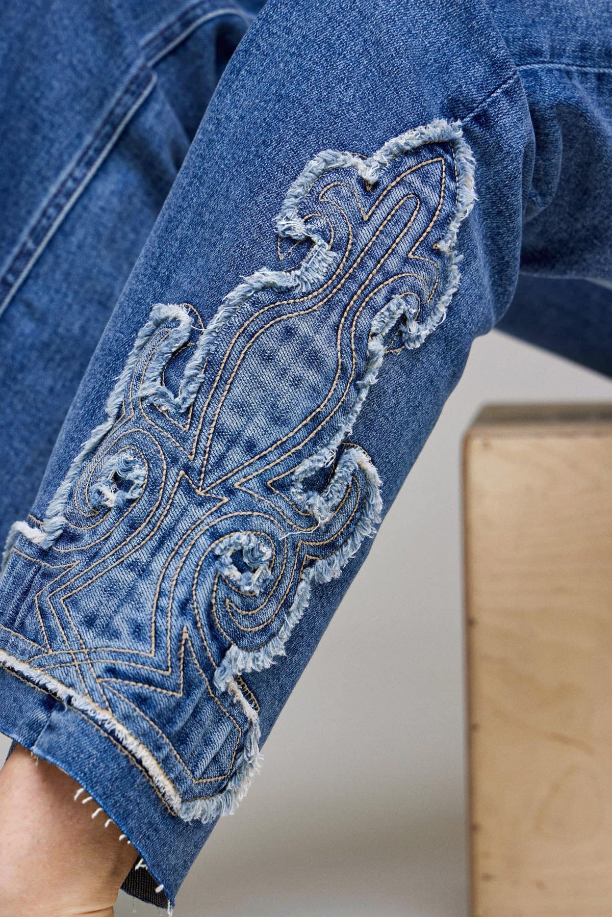 APPLIQUE FLARE