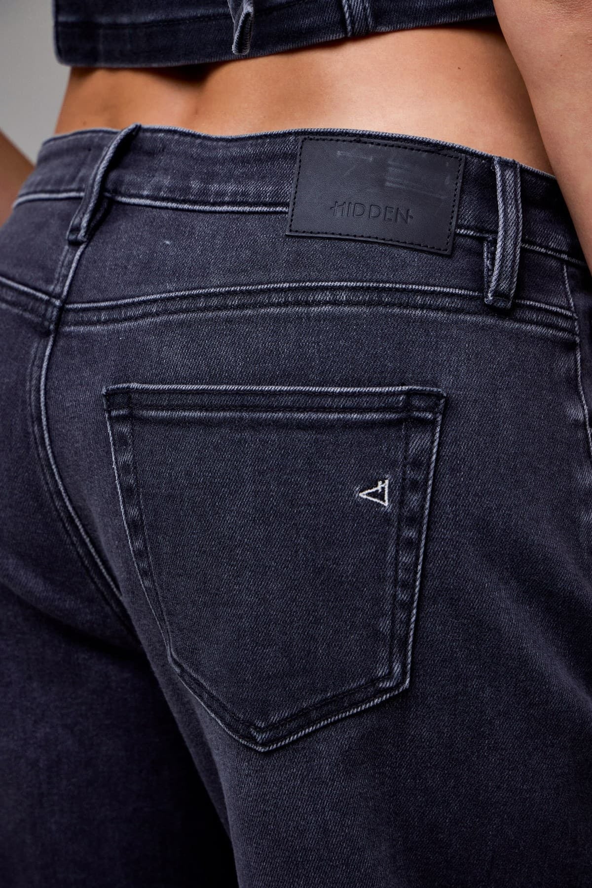 SAMMIE Medium Grey Stretch Cropped Barrel Jean