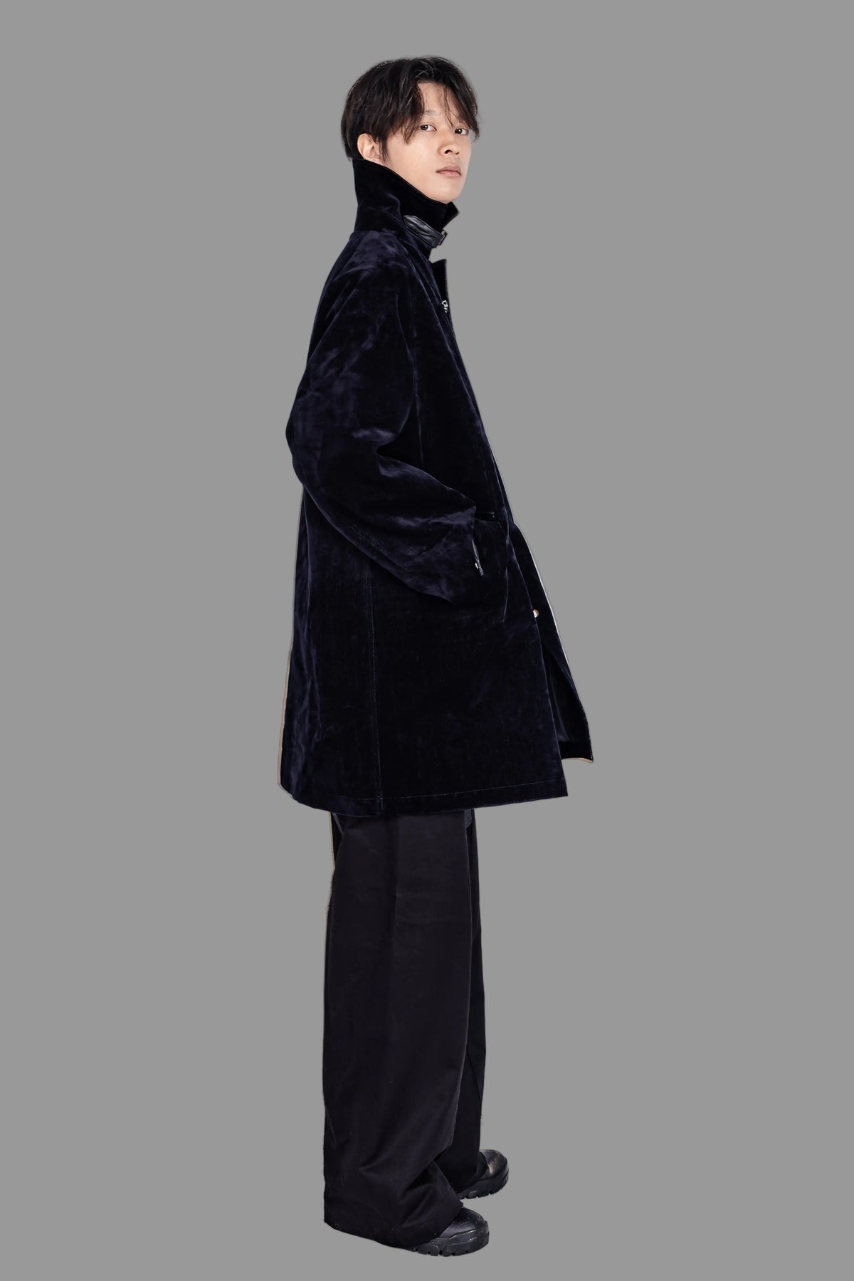 LEATHER-TRIMMED WASHED DENIM VELOUR COAT
