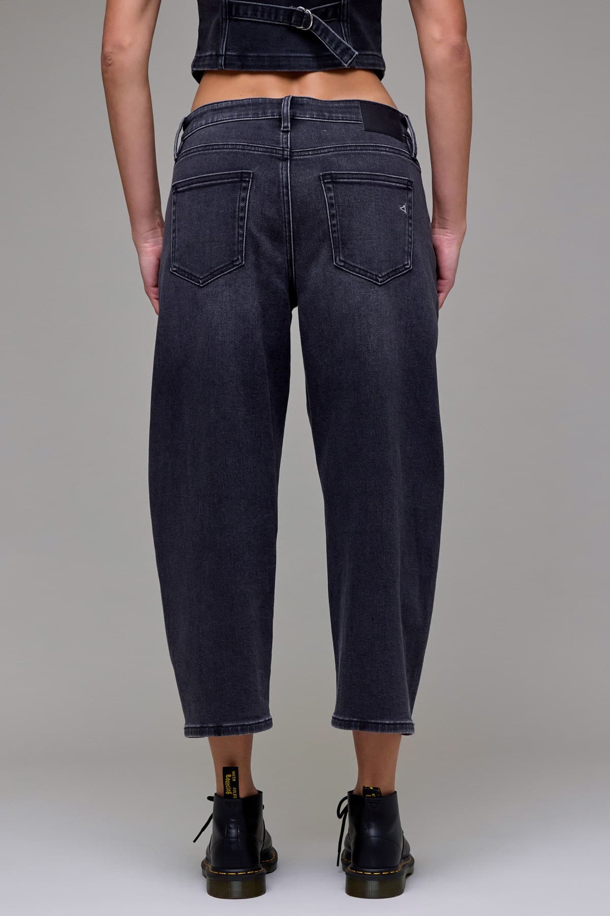 SAMMIE Medium Grey Stretch Cropped Barrel Jean