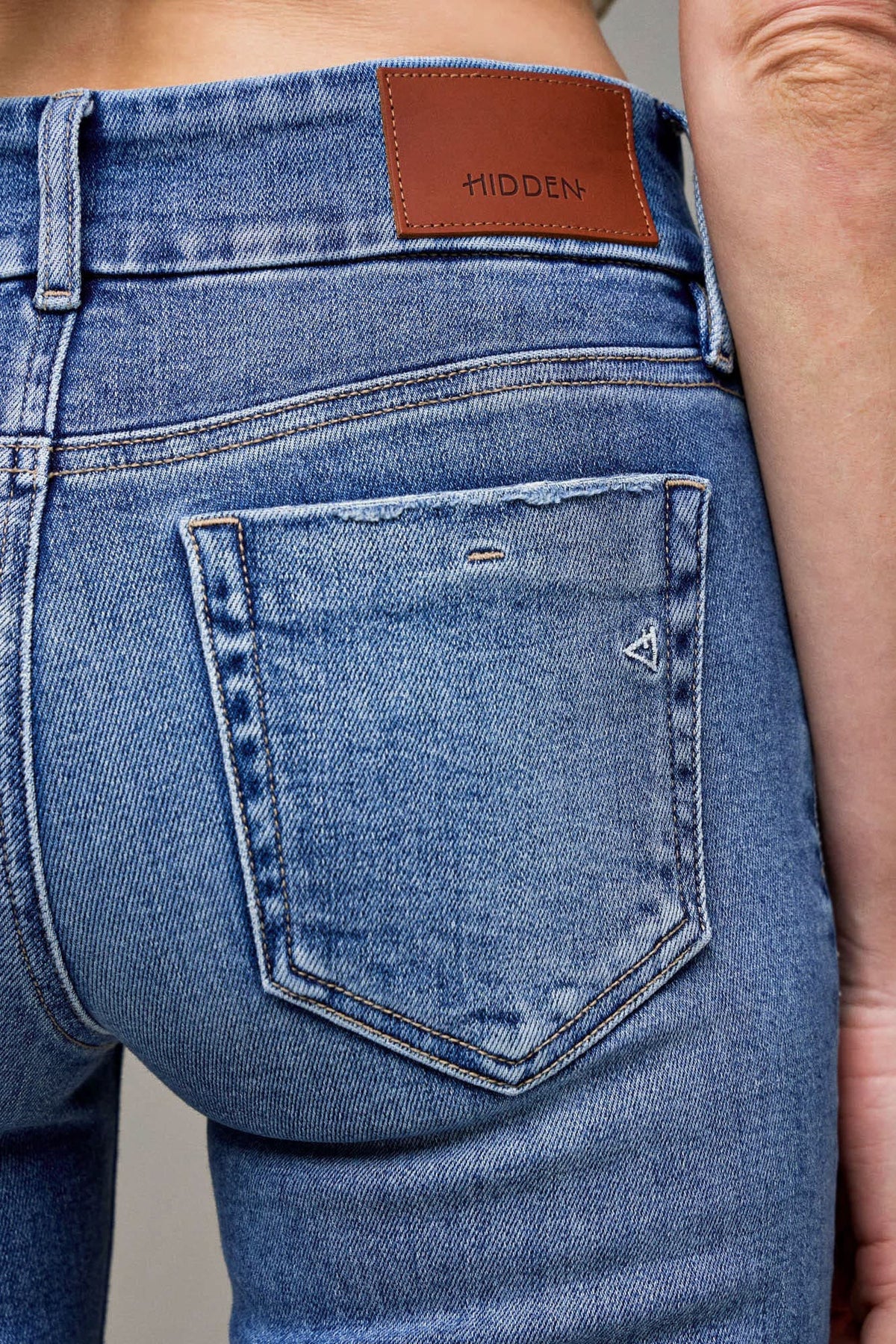 APPLIQUE FLARE