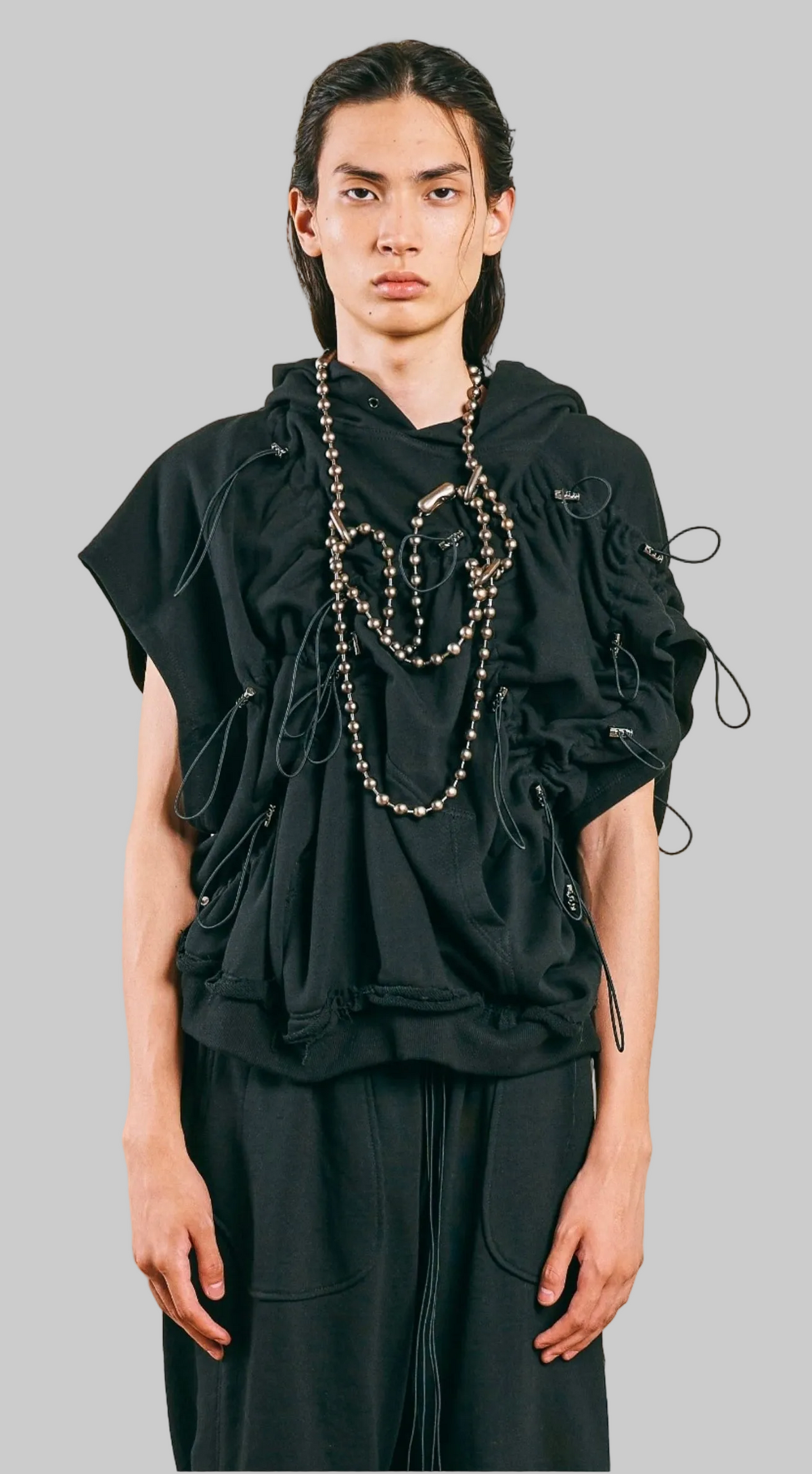 SLEEVELESS MULTI STRINGS HOODIE